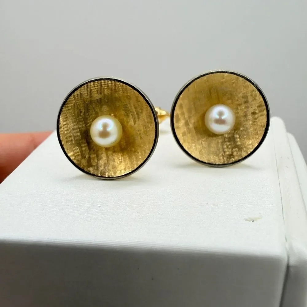 Vintage Gold Tone Kramentz, faux pearl center cuff links!‎